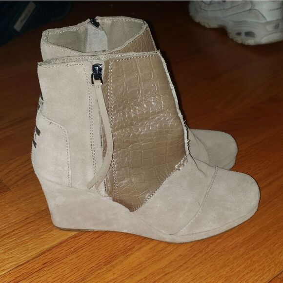 Toms tan leather wedge bootie - Picture 1 of 8